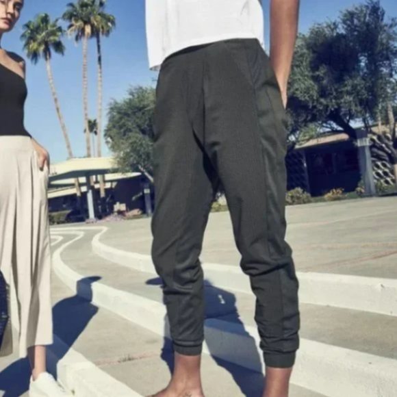 Athleta Textured Brooklyn Jogger Pants 